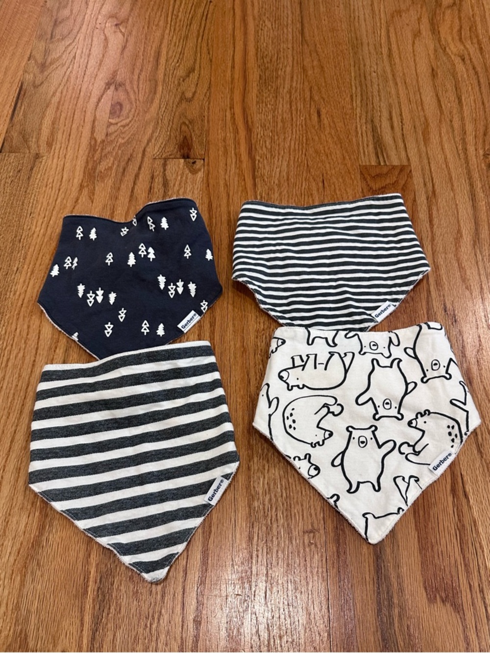 NWOT Gerber Baby Bandana Bibs Set of 4 - Gray/White, Stripes/Bears/Trees